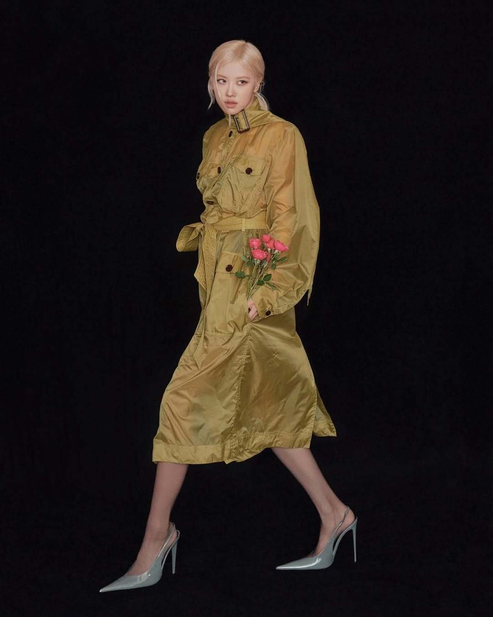 synthsrs's tweet photo. this was too amazing 

ROSÉ FOR SAINT LAURENT 
#ParisFashionWeek #PFW
#ROSÉ #YSL #SaintLaurent https://t.co/rXJCC9ubub