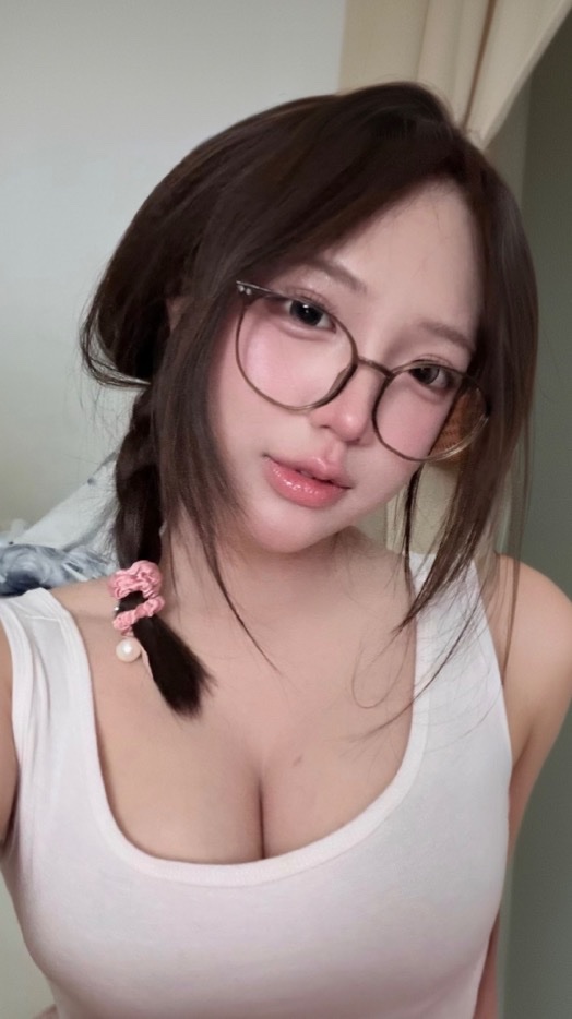 Melanielfrt's tweet photo. 最新研发，只需要女神的一张照片，你就能让视频里的女主换成她，图生视频，视频换脸，照片脱衣，高清模版

马上体验👇👇 

https://t.co/Prvp30NxIN

- https://t.co/v19RUMlYSy