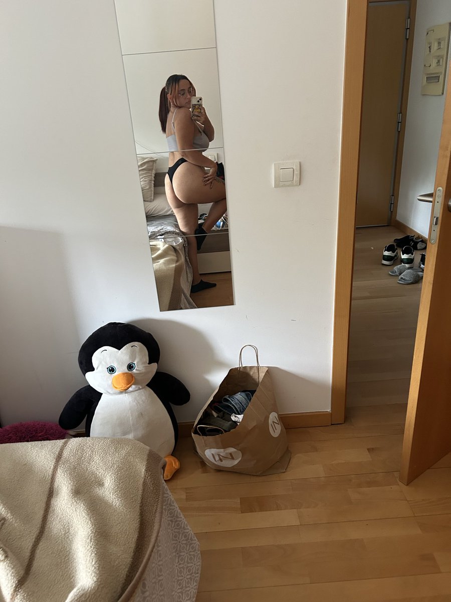 bbyraaxeet's tweet photo. Buenas tardes🤙🏻🥵 https://t.co/6hi2iTuRYR