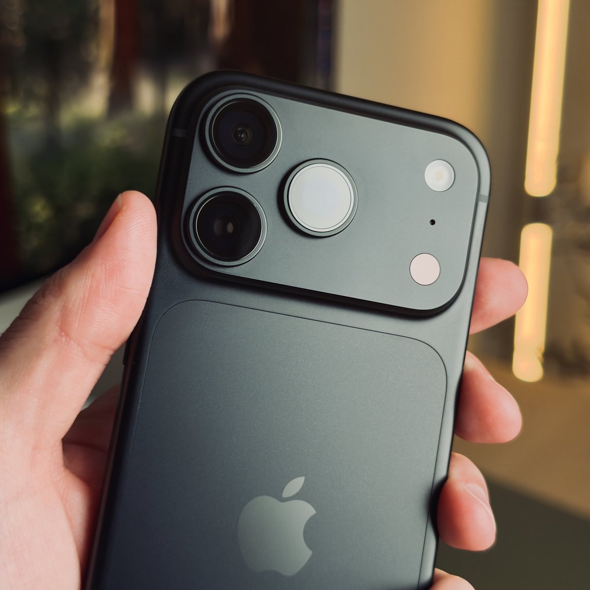 andrewjclare's tweet photo. iPhone 18 Pro vs iPhone 18 Pro Max!

Choosing between the pro or pro max has actually been a difficult choice for me this year.

If you’ve also felt like me this video might help. Check out my thoughts here: 
https://t.co/t4kNZgFhG9 https://t.co/YOWnAKhjk0