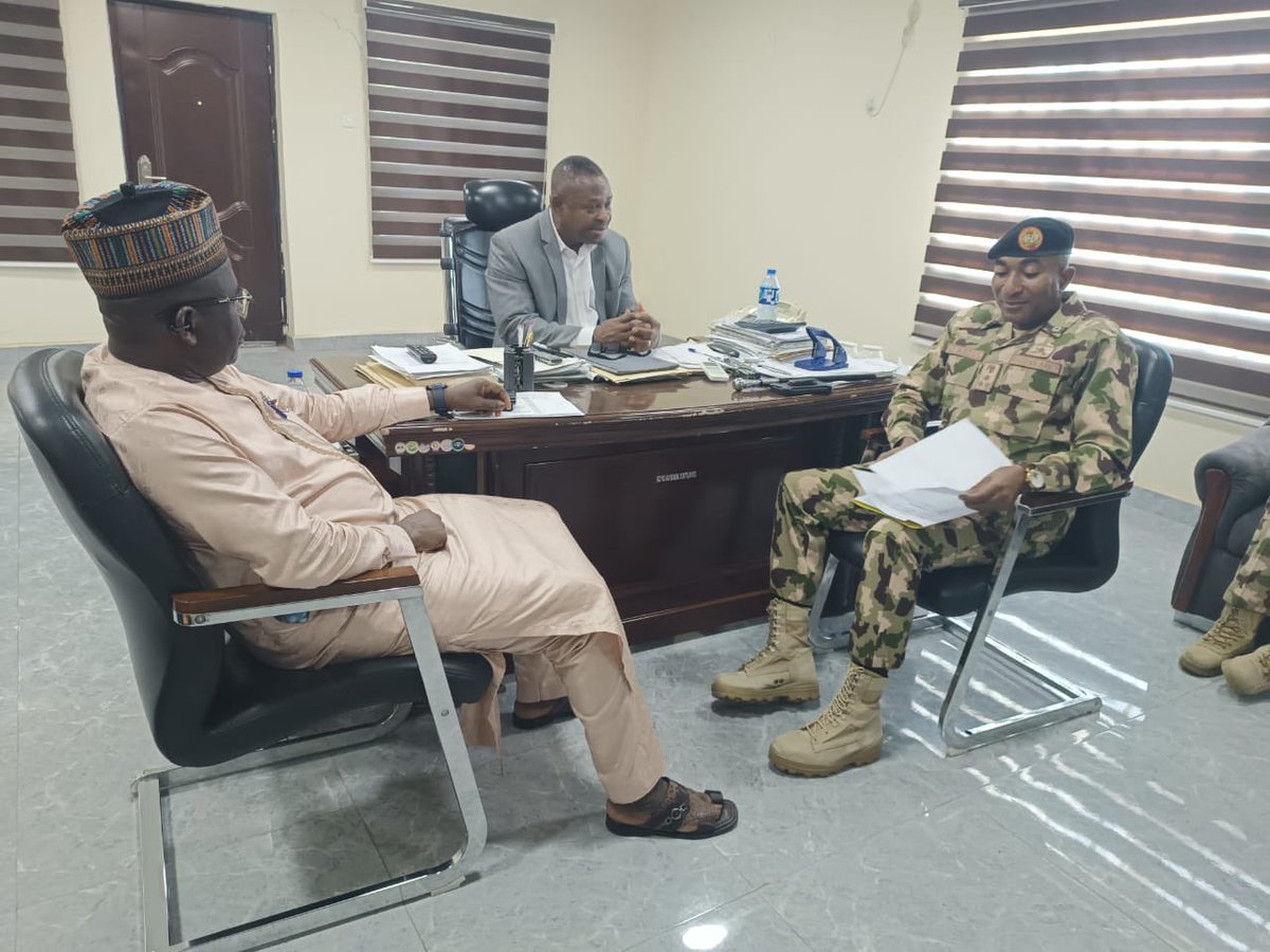 icpcnigeria's tweet photo. Terrorism needs financing. Disrupting that financing matters.
The Nigerian Army’s 23 Armoured Brigade and ICPC are strengthening collaboration on intelligence sharing and illicit financial flows that could sustain terrorism and criminal activities.
Block the channels. https://t.co/5xr4j6W7D5