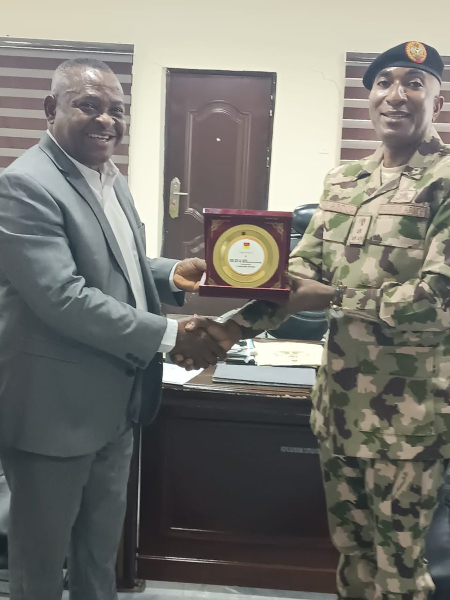icpcnigeria's tweet photo. Terrorism needs financing. Disrupting that financing matters.
The Nigerian Army’s 23 Armoured Brigade and ICPC are strengthening collaboration on intelligence sharing and illicit financial flows that could sustain terrorism and criminal activities.
Block the channels. https://t.co/5xr4j6W7D5