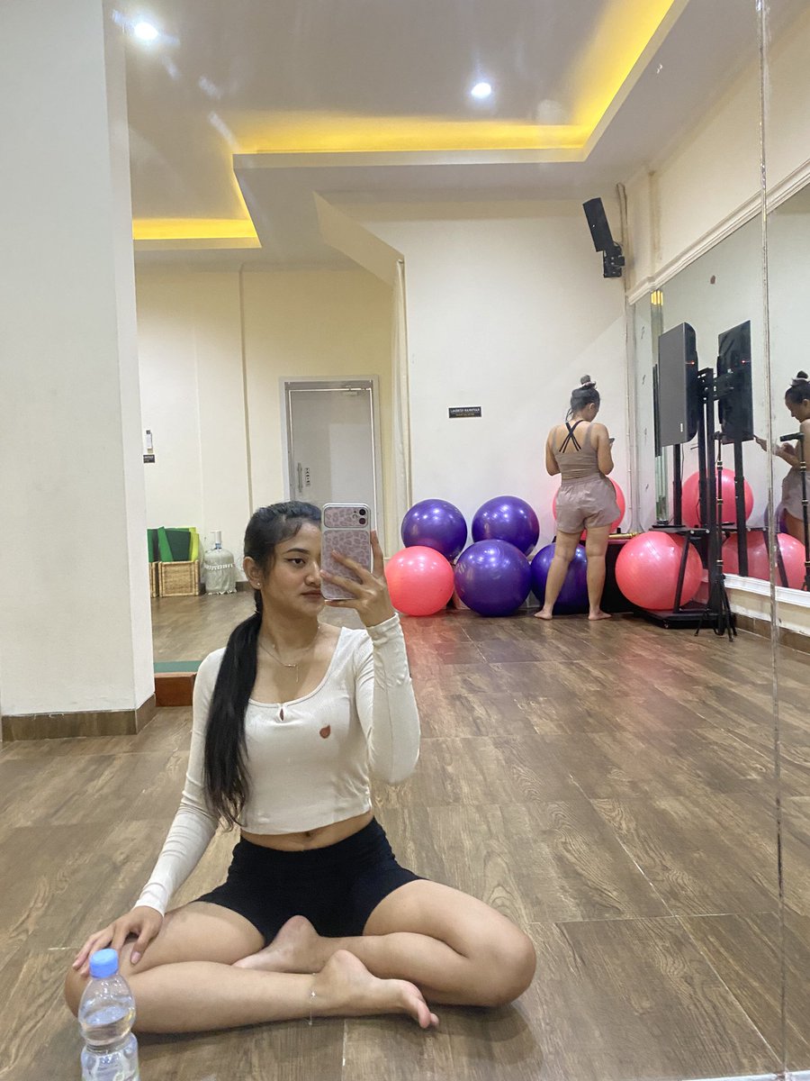 ceiiikey's tweet photo. day 2 yoga sedep bgt, lancarkanlah rejekiku ya allah https://t.co/s8qY28fOfX