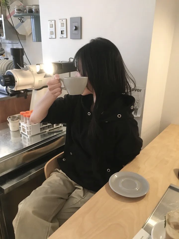 sennaw2v's tweet photo. 후집 고민인 대학생들이 있다면 요거 추천..
부한핏 아니고 적당히 폭닥폭닥한 오버핏이라 손 자주가는 템임 https://t.co/Bl0CwtjVVH