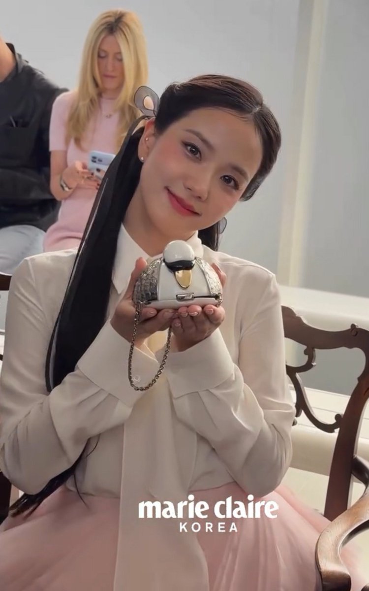 BLACKPINKCNTRAL's tweet photo. #JISOO’s beauty is truly unreal at the Dior Summer 2027 Women’s show.

HUMAN DIOR JISOO AT PFW 
#JISOOxDiorSummer27 @BLACKPINK @officialBLISSOO https://t.co/I0RwvWKcTm