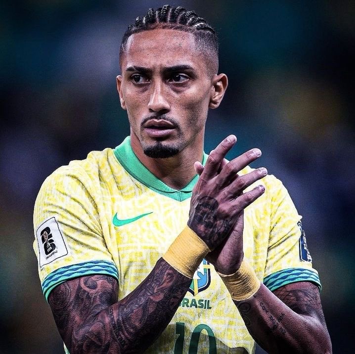 Tobs_fc's tweet photo. 🚨 FUN FACT: Raphinha has picked 3 injuries in the last 2 years. All 3 have been under Ancelloti. 

WHAT THE FVCK!!!!! https://t.co/506krt05Cm