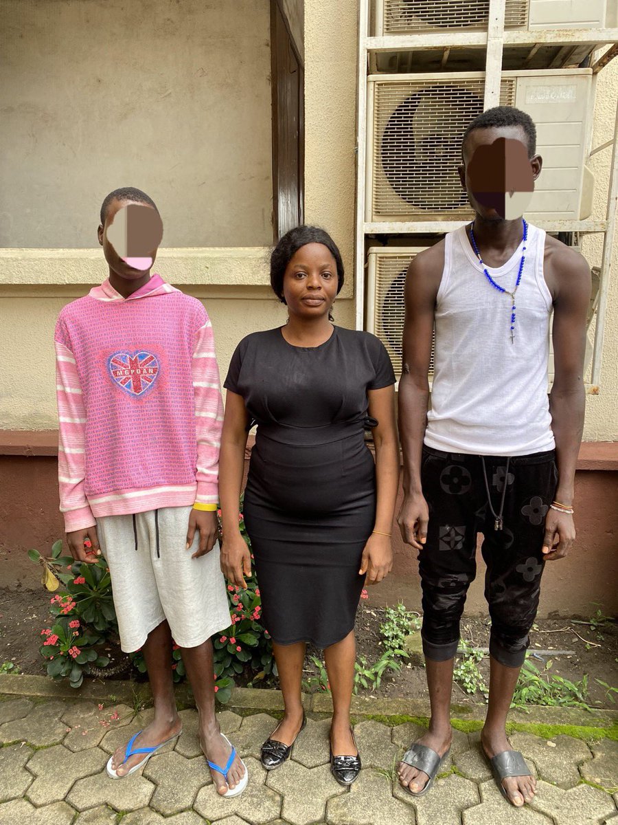 TrendingEx's tweet photo. Trending: Young boy illegally arrested and jailed by the Nigerian Police in 2022, simply because his slippers ‘looked’ like the one owned by the complainant finally regains freedom in 2026. Along with a street hawker who was picked in a random raid.

Citizen Gavel took up the case in 2024. Between then and now, the Nigerian Police couldn’t produce a witness or evidence. 

Therefore, the court upheld a No Case Submission and discharged and acquitted both men.

Courtesy @citizen_gavel 🔥