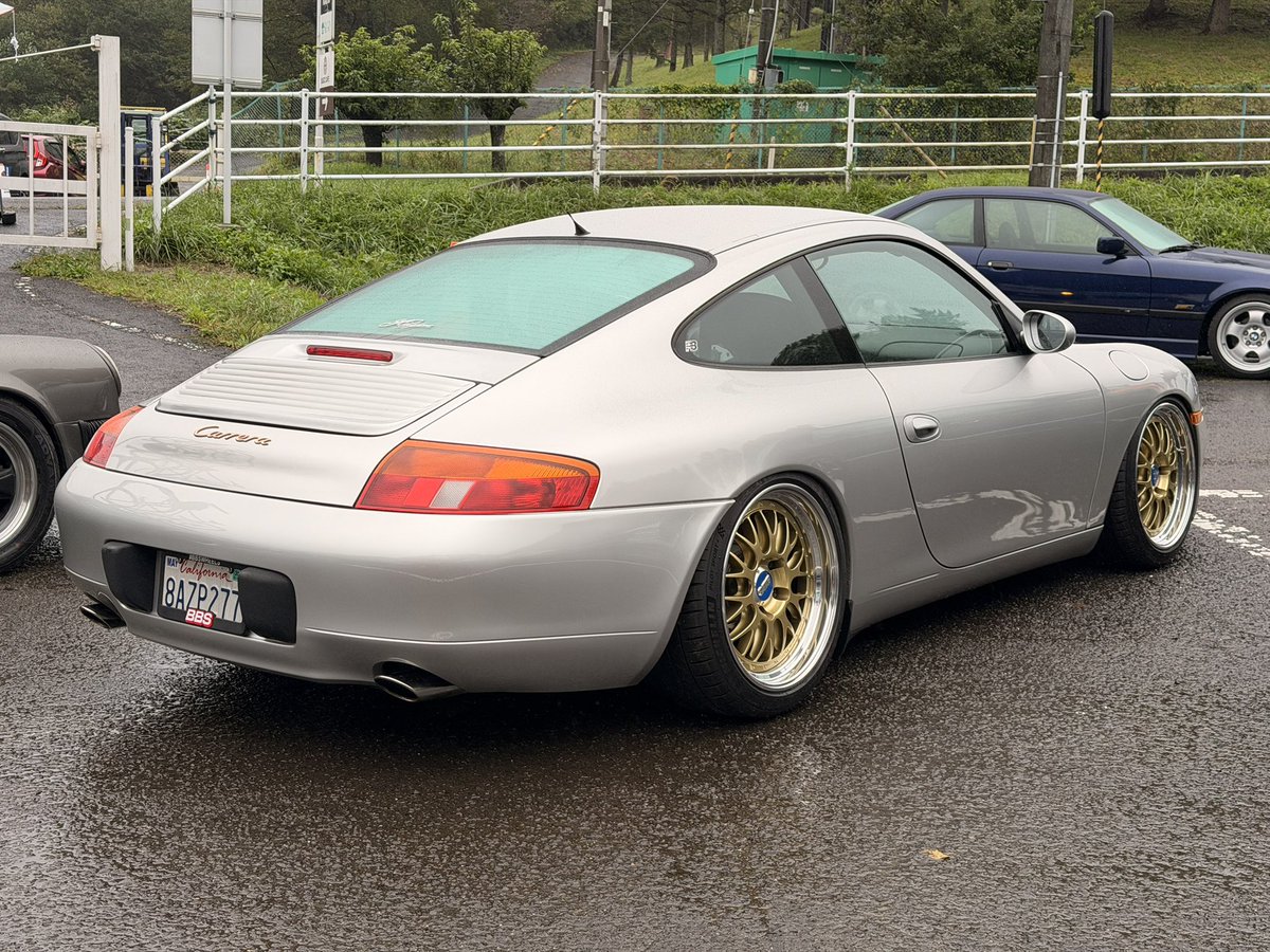 6ochama's tweet photo. 個人的なぶっ刺さりの話
ポルシェ996って、好きでぇ...w
60セカンズの時にUS996見て惚れちゃってぇ...
ド定番だけど、左でUSでBBSな996前期って良くてぇ...
#kdayc14 https://t.co/giX8C1sEN2