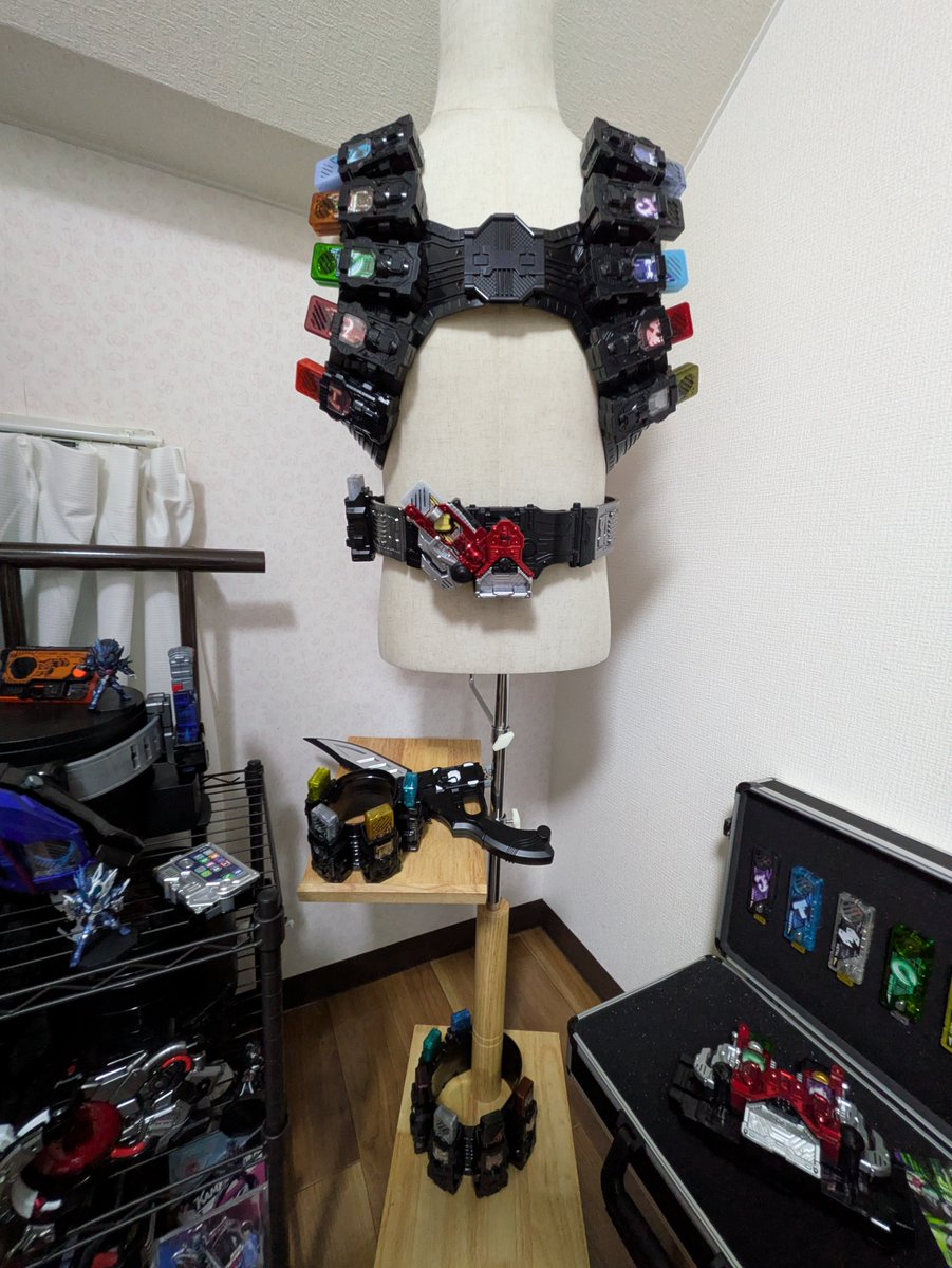 WeEnmasabaki's tweet photo. これにてコンプリート！長かった(；´Д｀)

#CSMガイアメモリ
#AtoZ
#仮面ライダーエターナル
#仮面ライダーW
メモリーの数が違うっ！！ https://t.co/qXmVX5NDqh