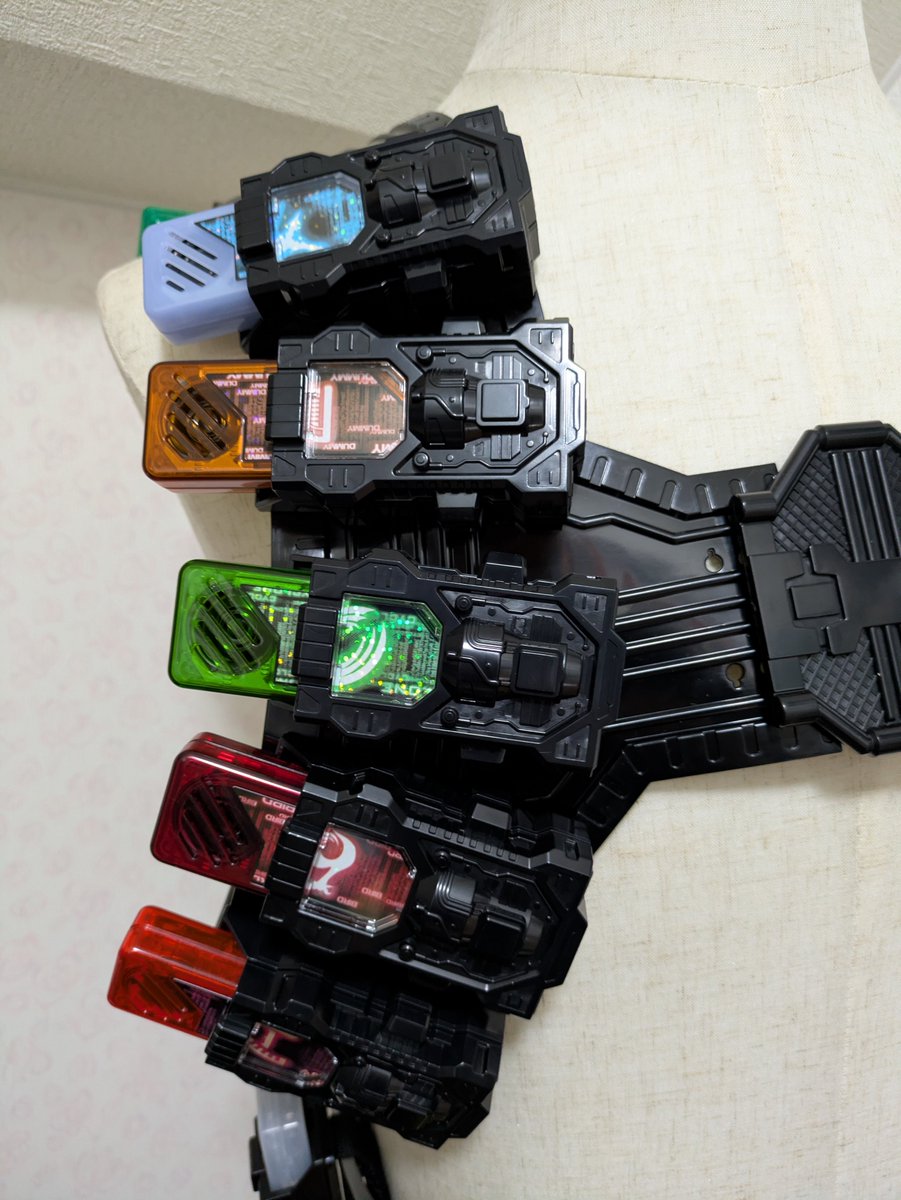 WeEnmasabaki's tweet photo. これにてコンプリート！長かった(；´Д｀)

#CSMガイアメモリ
#AtoZ
#仮面ライダーエターナル
#仮面ライダーW
メモリーの数が違うっ！！ https://t.co/qXmVX5NDqh