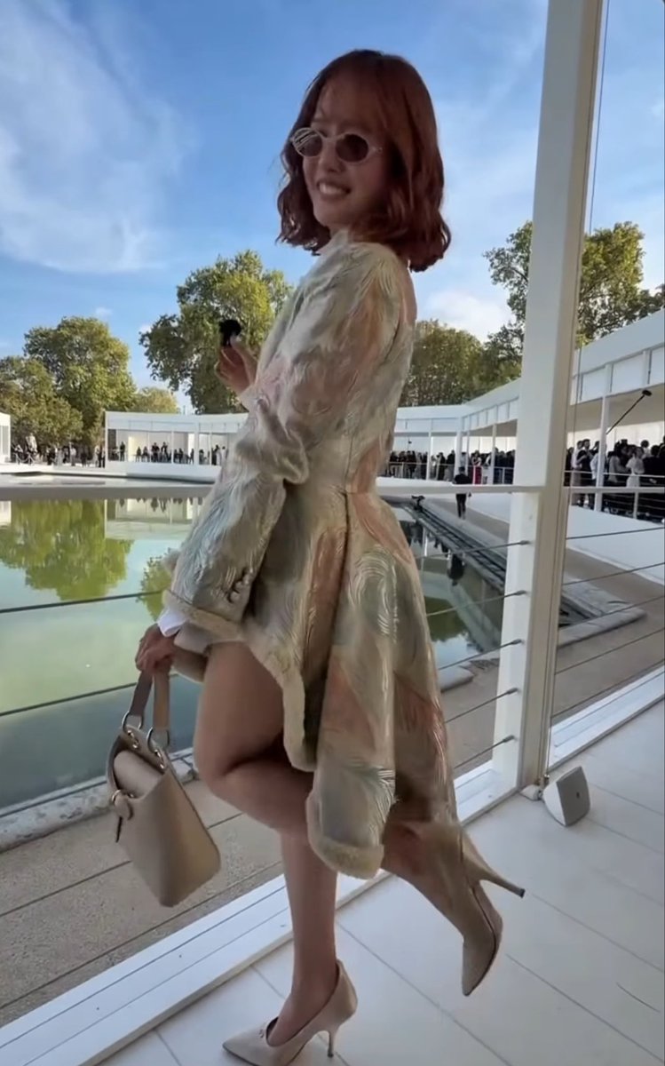 salomefcb's tweet photo. Dior come get your flowers! you didn’t play in my princess juria’s face! this is GORG #JURIAxDior https://t.co/RPUKg4J04L