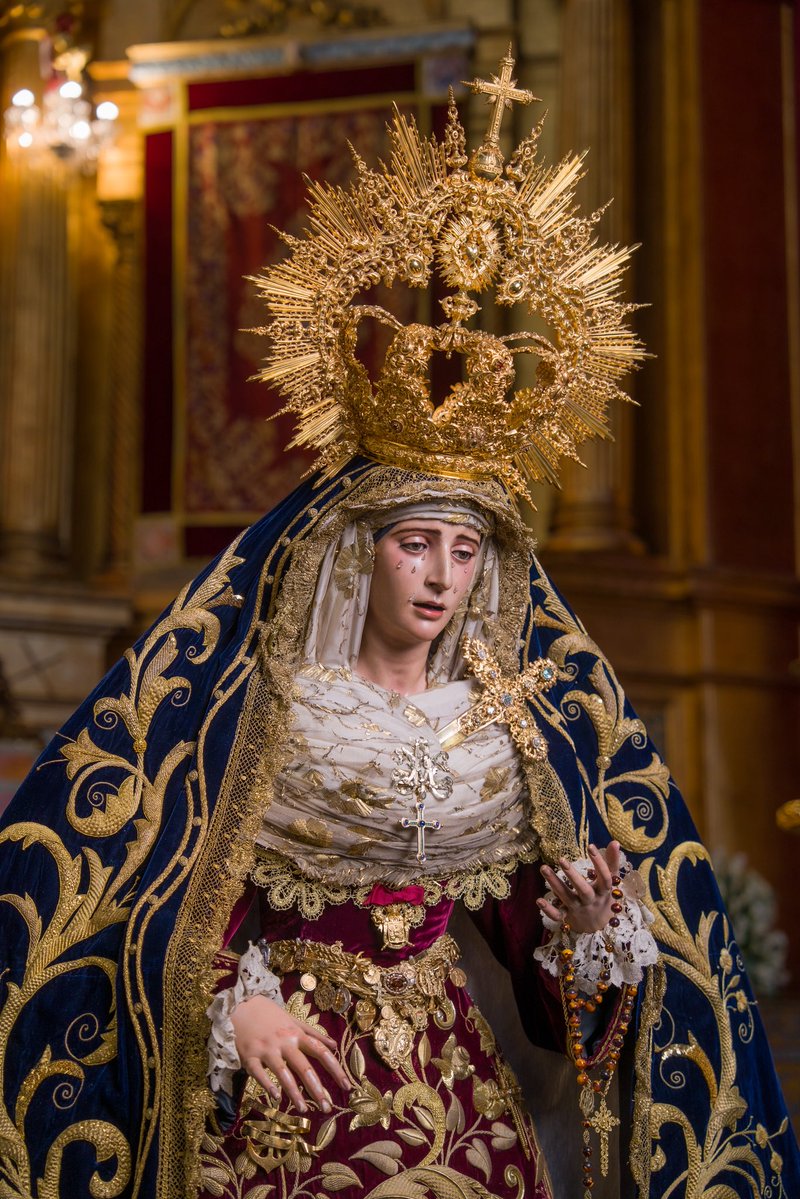 ADavidentradas's tweet photo. 𝐑𝐞𝐢𝐧𝐚 𝐲 𝐩𝐚𝐭𝐫𝐨𝐧𝐚 𝐝𝐞 𝐮𝐧 𝐛𝐚𝐫𝐫𝐢𝐨 …

@DoloresdelCerro 

#reportaje  #fotos  #viral  #parati https://t.co/TFTGLjUXJm