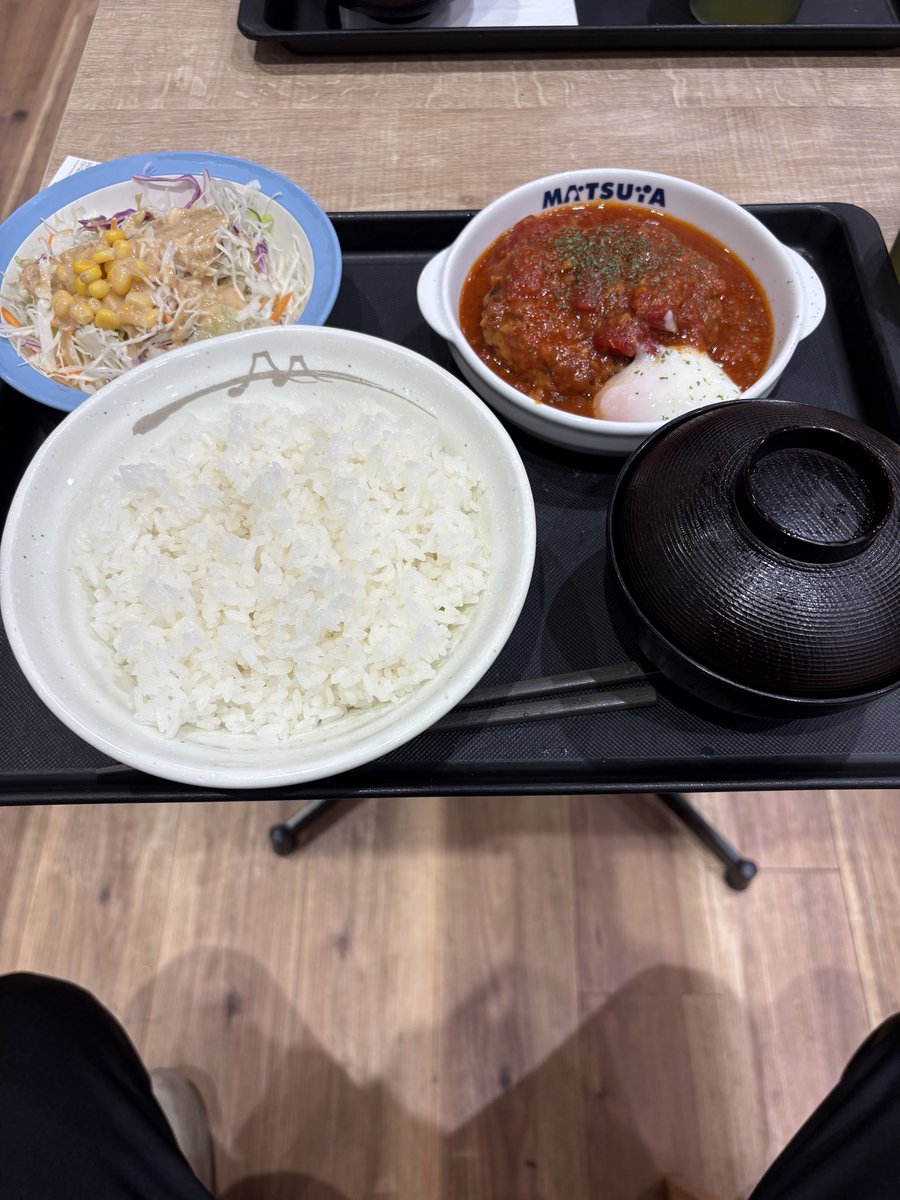 saladtomatomomo's tweet photo. 悔し過ぎてこんな遅い時間にうまトマハンバーグ食べたよ
美味しかったからもう全部おっけ
次からまた頑張ろうなジェフ https://t.co/iMbdkrUoIN
