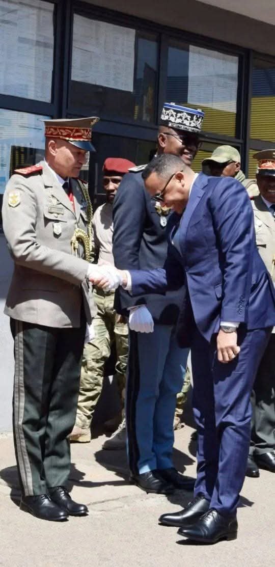 Almontaryyassia's tweet photo. Izao toe-tsaina izao no mampiseo fa fanajana no lehibe indrindra fa tsy resaka SEZA sy FAHEFANA akory. Toetra mendrika tokony alaintahaka. https://t.co/Z9gGPd6uEX