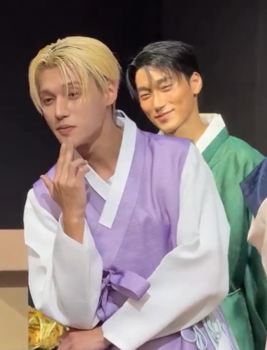 wsnluvchild's tweet photo. san…….bro…….your heart eyes bro…….. https://t.co/johKEh6N15