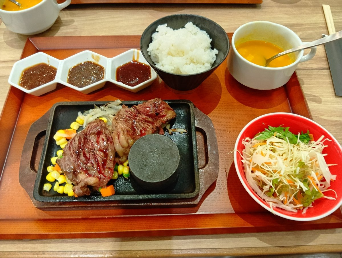 koma_ruucoco's tweet photo. #9月を写真4枚で振り返る

お肉編 https://t.co/8VbNFR3t8H