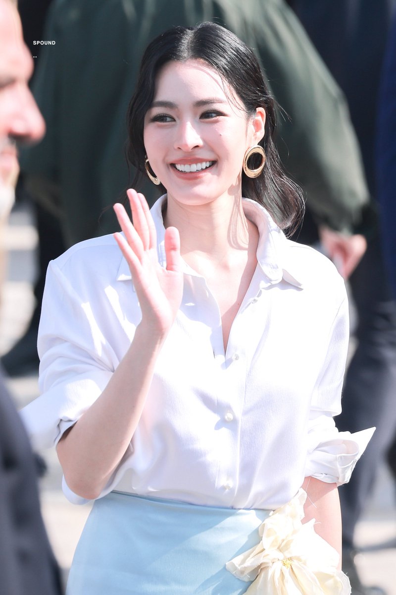 _sPoundK_'s tweet photo. The formidable star power of LingLing Kwong drives exceptional, high-converting engagement for Dior. 🫧🗼

LINGORM BA DIOR AT PFW #DiorSummer27xLingOrm https://t.co/1Op4NpVJ1H