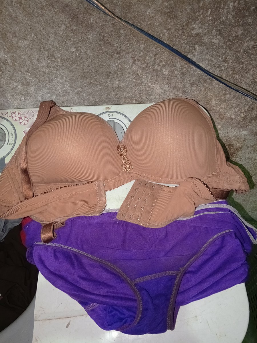 KurirVannamei's tweet photo. Day 3 setelah nyokap beli bh baru,bekas nya langsung sikat wkwk https://t.co/XZXBOx4EkS