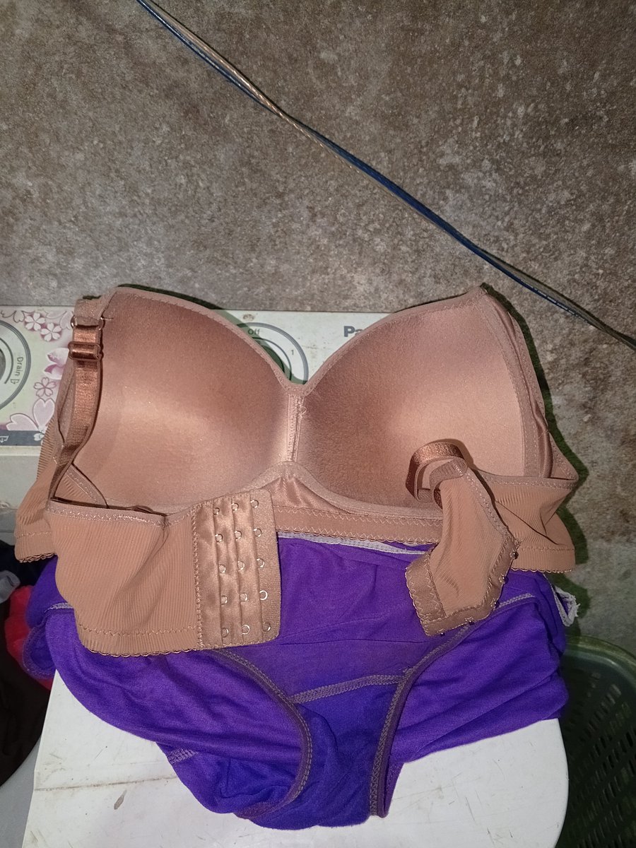 KurirVannamei's tweet photo. Day 3 setelah nyokap beli bh baru,bekas nya langsung sikat wkwk https://t.co/XZXBOx4EkS