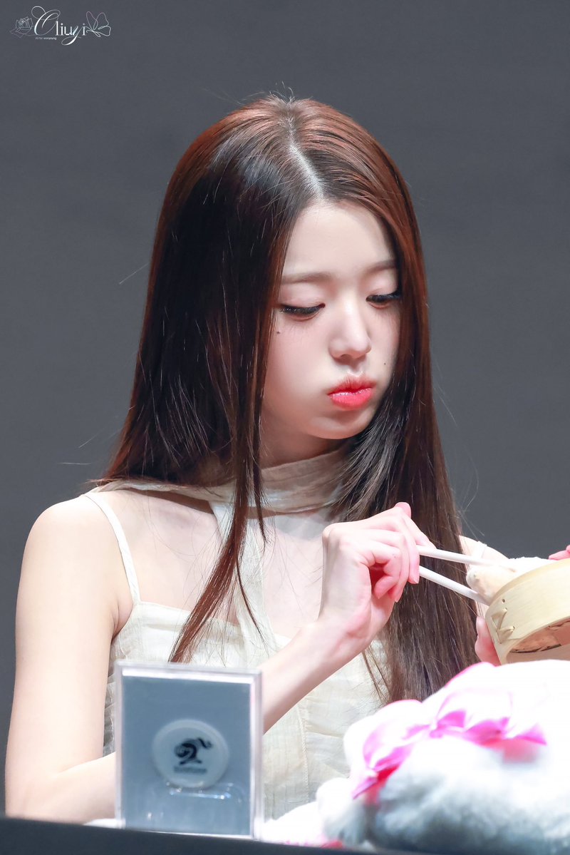_wonyoungswife's tweet photo. dior knew she wonyoung had a neckscarf addiction https://t.co/r3D6RCdUq9