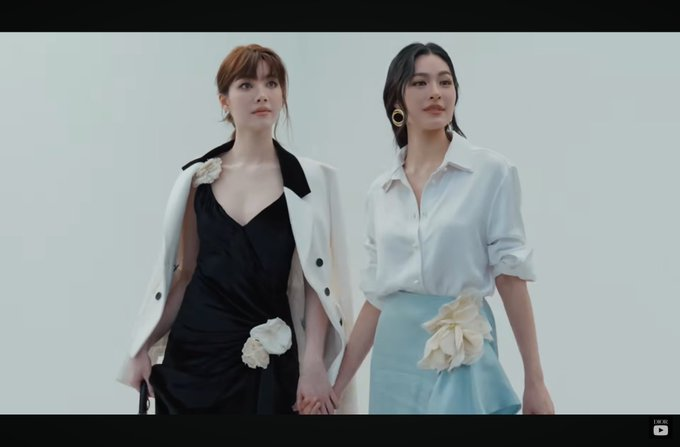 LinglingMyanmar's tweet photo. Dior + Orm Kornnaphat and Lingling Kwong at Paris Fashion Week = a meaningful shared success.

LINGORM BA DIOR AT PFW
#DiorSummer27xLingOrm
#LinglingKwong 
#Dior #DiorSummer27 #PFW https://t.co/jyTGCkp6Pv