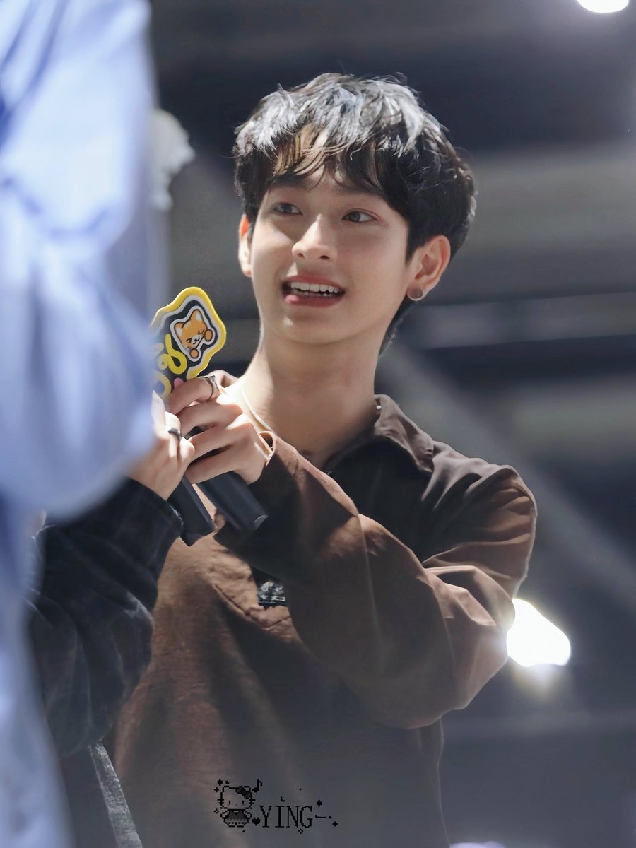 YING_zz910's tweet photo. 🥰
#MatchPointSeriesReunion
#SingChimon https://t.co/jqMNDtHYdN