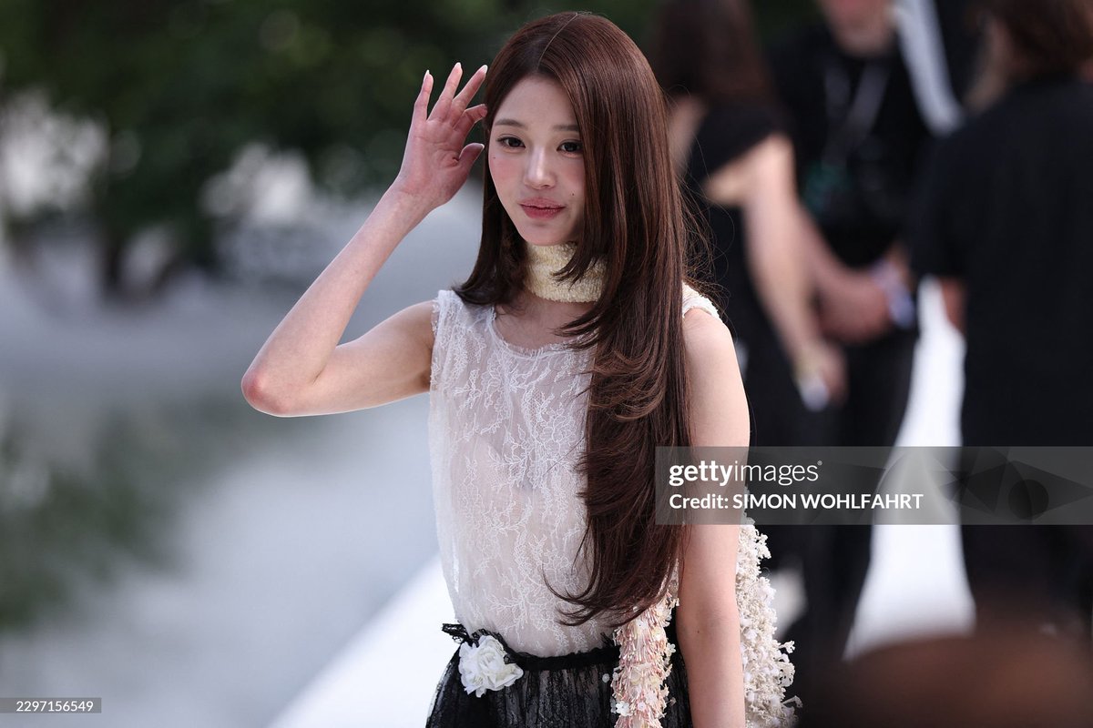 iveuniverse's tweet photo. [PHOTO] 260929 — #JANGWONYOUNG looks stunning at the Dior Summer 2027 show during Paris Fashion Week. 

WONYOUNG IN DIOR
#WonyoungDiorSummer27
#JANGWONYOUNG
#WONYOUNG
#DiorSummer27 @Dior https://t.co/VZ4DpSD421
