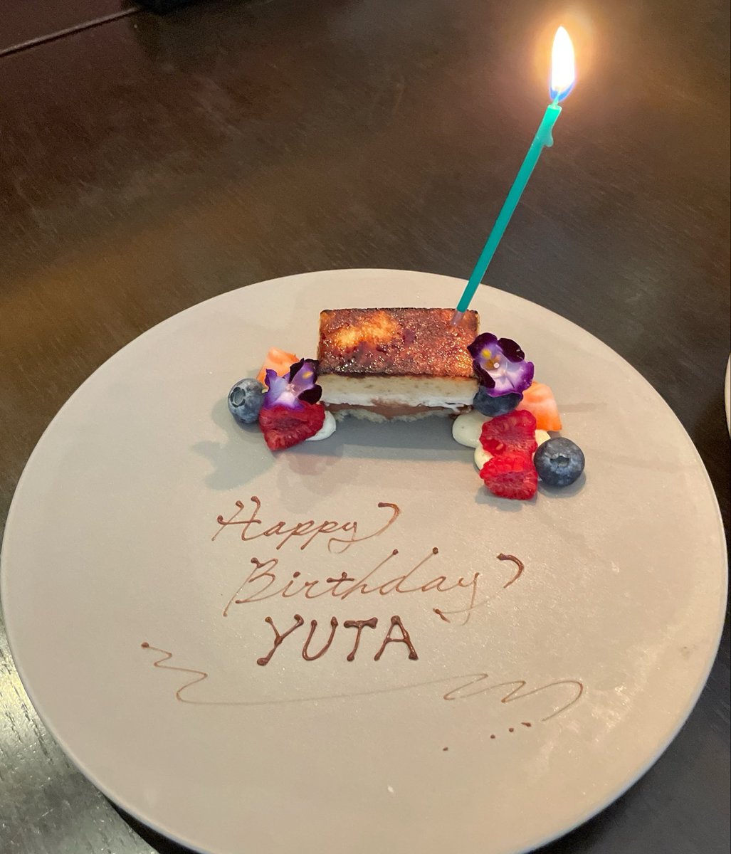 KC_ni2nd828's tweet photo. 岸くんお誕生日おめでとう。
31歳もたくさん笑ってたくさん食べて
すきな音を楽しんで
納得のいく形で幸せに活動出来ますように。
岸くんを包むたくさんの愛のひとつになれますように。 https://t.co/xlifB5pLEN