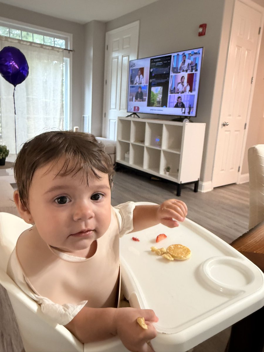 maraamelin's tweet photo. Desde New Jersey los miramos todas las mañanas ✨✨✨ #nadiedicenada a unos días de cumplir su primer añito ❤️ https://t.co/m8ephfxKBJ