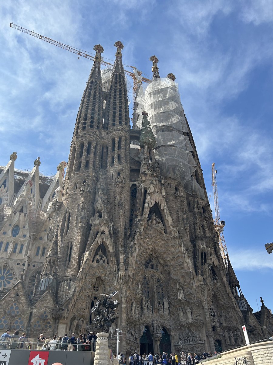 pedrisbun's tweet photo. Some days,  I miss Barcelona like it was a person https://t.co/k8u2zsN2CN