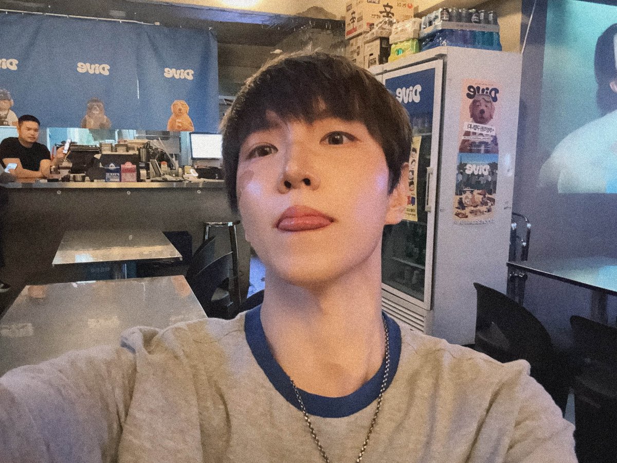 flflzkzh's tweet photo. 🐾술먹기 전 / 후 https://t.co/1I03qs2YUh