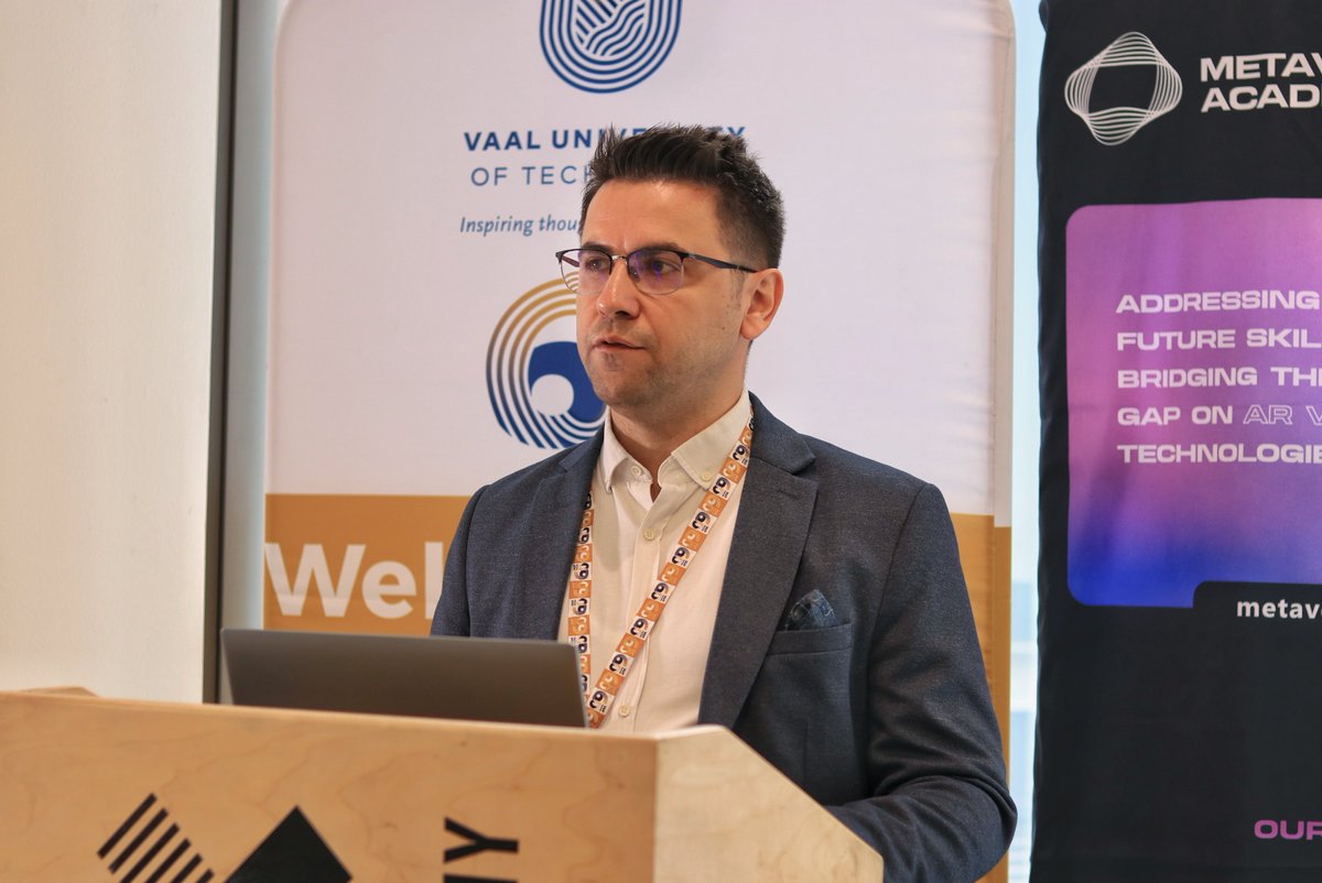 TCBEBKA's tweet photo. 🤝 Metaverse Academy’de Uluslararası İş Birliği Cape Town’da Buluştu

BEBKA koordinatörlüğünde yürütülen Metaverse Academy Projesi’nin Nihai Konsorsiyum Toplantısı, 24–25 Eylül 2026 tarihlerinde Güney Afrika’nın Cape Town kentinde gerçekleştirildi.

🌍 13 uluslararası proje ortağını bir araya getiren toplantıda;

🔹 Proje kapsamında elde edilen kazanımlar ve kalan hedefler,
🔹 Afrika’daki XR inovasyon ekosistemi,
🔹 Proje çıktılarının kullanımı ve sürdürülebilirliği,
🔹 Eğitim, girişimcilik ve akademi-sanayi iş birliğine yönelik gelecek dönem çalışmaları ele alındı.

AR, VR ve XR teknolojileri alanında becerilerin geliştirilmesine odaklanan üç yıllık proje sürecinde oluşturulan uluslararası iş birliği ağının ve kapasitenin sürdürülebilirliğini güçlendirmek için çalışmalarımıza devam ediyoruz.

@TCSanayi @KalkinmaAjansGM 
 #MetaverseAcademy  #Innovation #DigitalSkills
