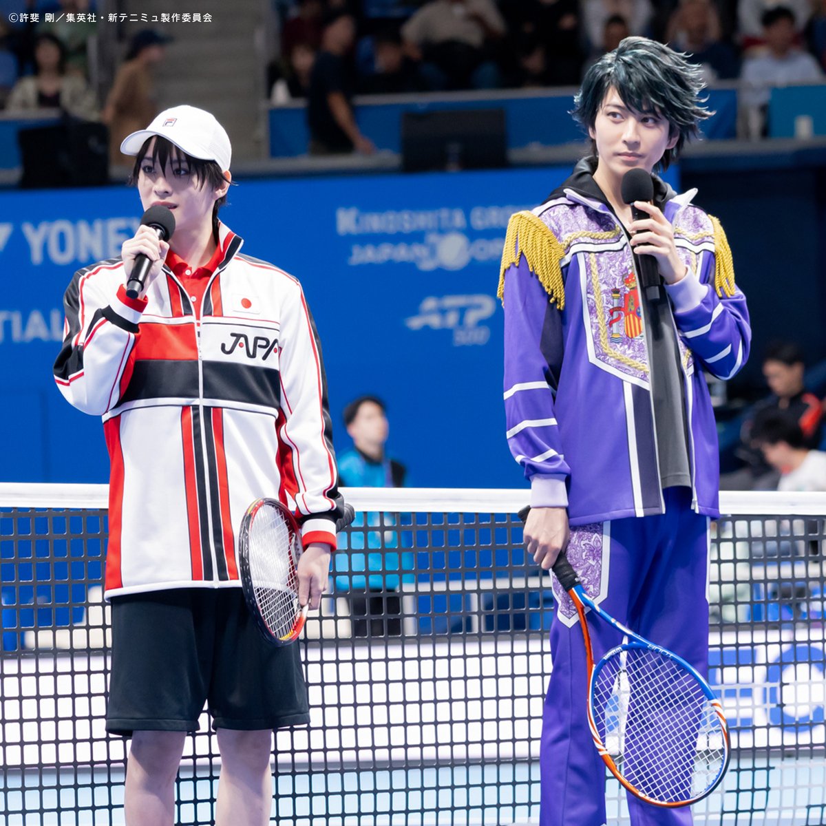 TennimuNews's tweet photo. 《#新テニミュ × ジャパンオープンテニス 2026》

🎾たくさんの温かいご声援、
　ありがとうございました🎾

本日、テニスの聖地・有明コロシアムにて
ミュージカル『#新テニスの王子様』と
【木下JAPANグループオープンテニスチャンピオンシップス2026】との奇跡のコラボが実現💥‼️

公開練習前セレモニーにて選手呼び込みやトークショー、フォトセッションに参加させていただきました✨

コラボイベントの模様は、後日投稿予定✅
本日は誠にありがとうございました！