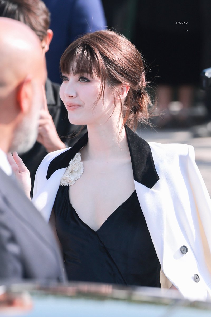 _sPoundK_'s tweet photo. Dior’s Summer 2027 collection is represented with the utmost dignity by Orm Kornnaphat on the world stage ✨🎀

LINGORM BA DIOR AT PFW #DiorSummer27xLingOrm https://t.co/uiEheVsLWu
