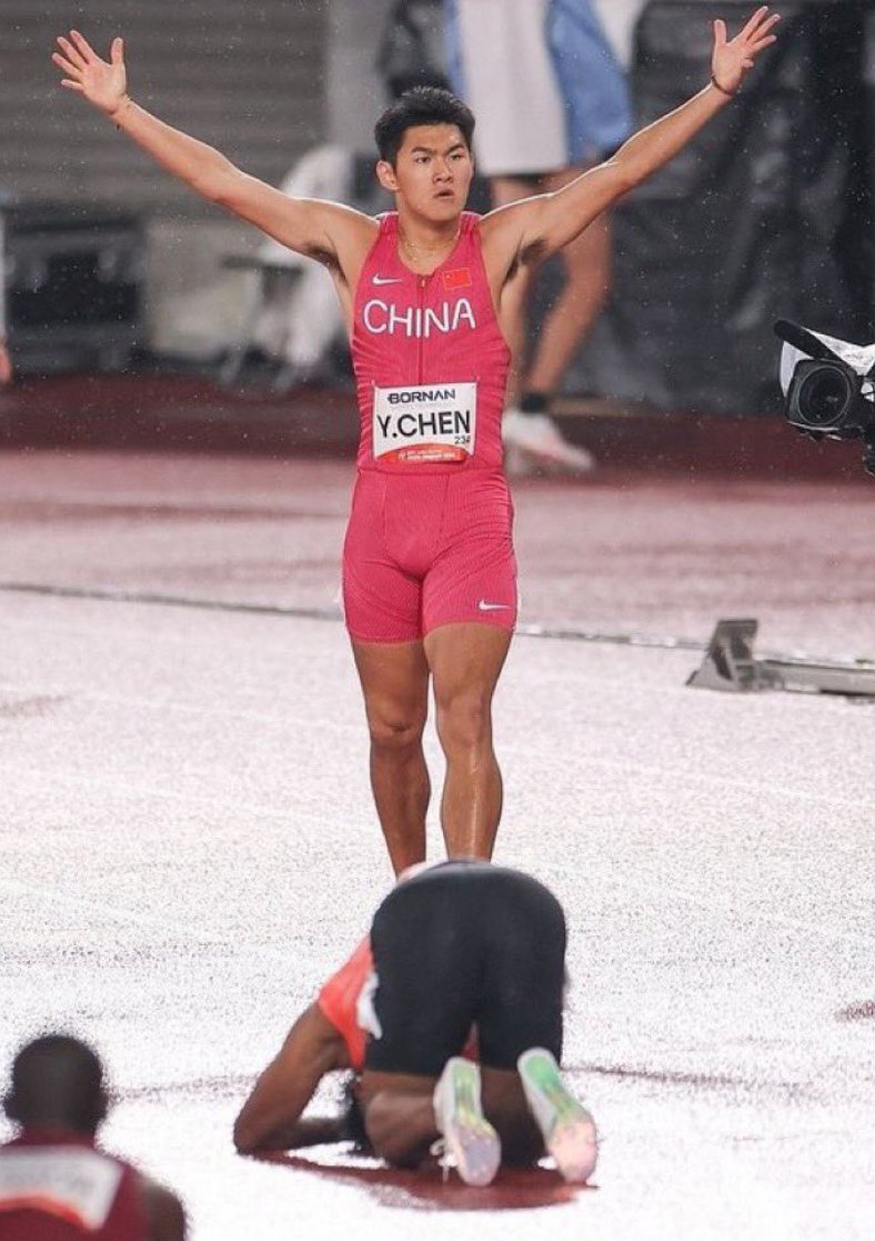 ElysiusThor's tweet photo. The most powerful image of the 2026 Asian Games thus far.

🇨🇳 136 gold medals

🇯🇵 43 gold medals. https://t.co/3BBRQQa67M