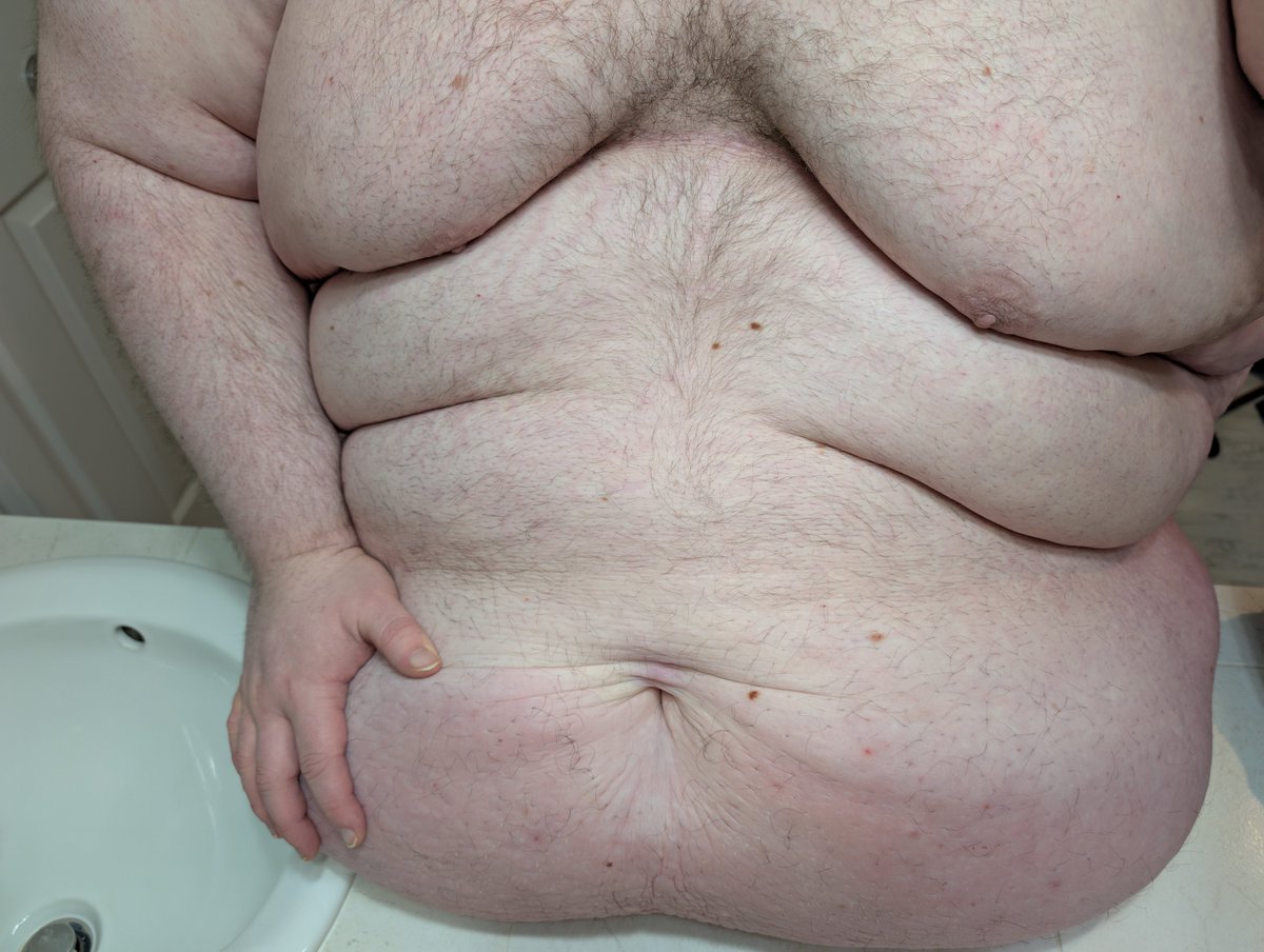 Fat_And_Full's tweet photo. my body is fucking huge.

#superchub #bellykink https://t.co/mnOMdUla4o