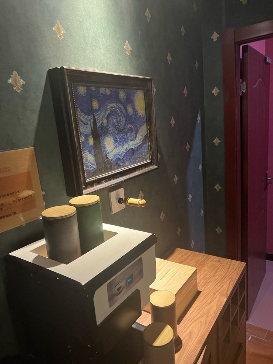 Sladel07m's tweet photo. Nueva escape room: "La Cofre del Relojero" — 60 minutos para abrir el cofre, resolver acertijos y escapar antes de que se detenga el tiempo. Reserva ya!， https://t.co/53WPggoY36