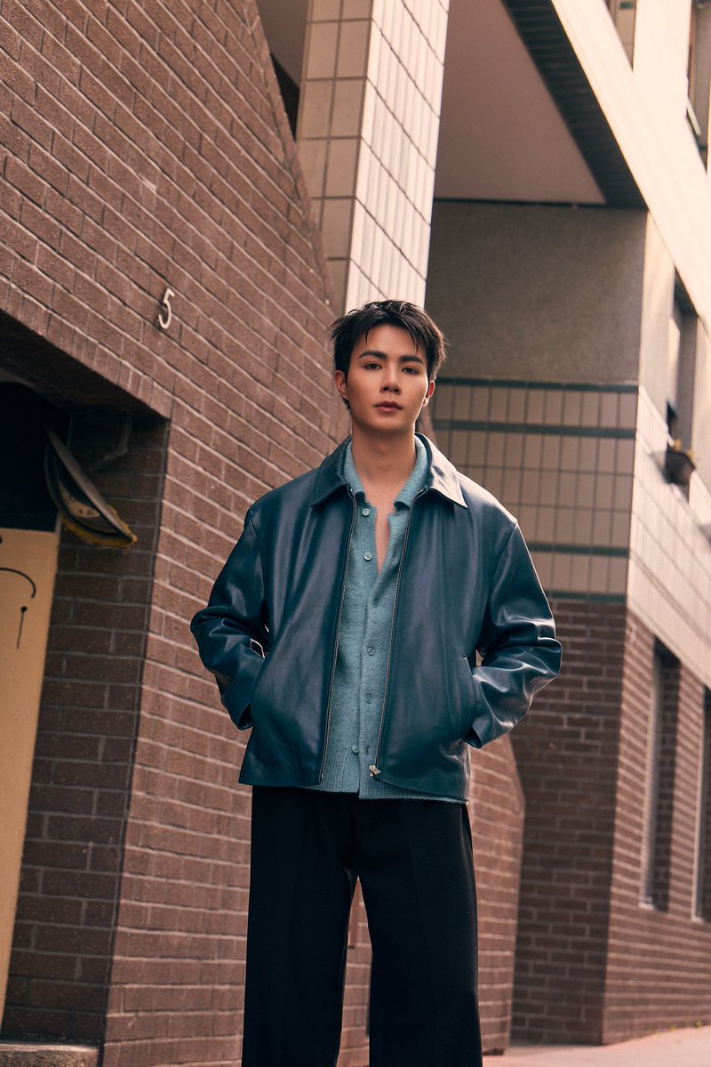 pangmak2026's tweet photo. ปังมาก!
ปังที่สุด! "ซี พฤกษ์" ลุคสุดหล่อละลาย
ในคอลเลกชัน SANDRO Spring/Summer 2027 ภายใต้งาน Paris Fashion Week 2027 ที่นครปารีส ประเทศฝรั่งเศส

ZEE PRUK PFW 2027
#SANDROxZEEPRUK
#ZeePruk
#Sandro 
#SandroParis
#PANGMAK https://t.co/7fVZhR1qqh