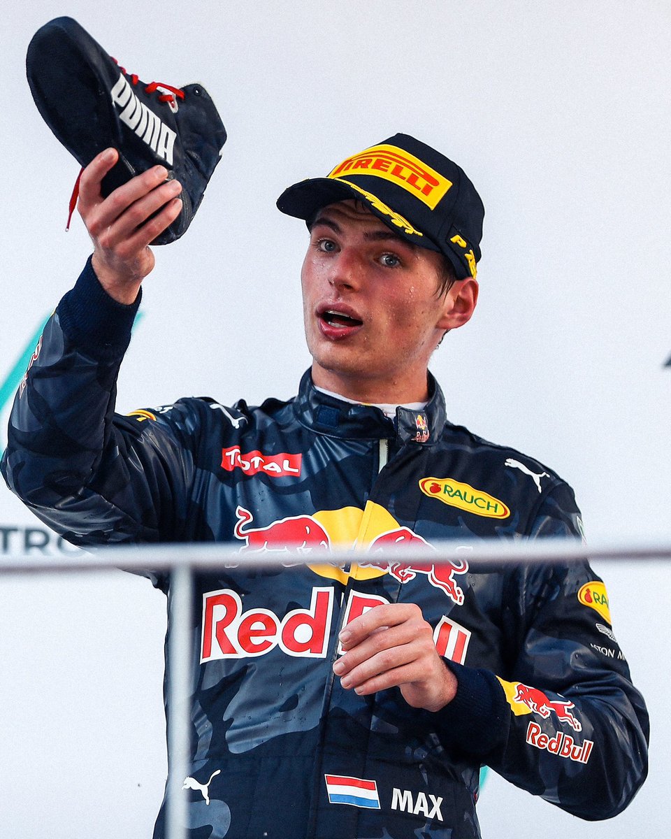 VerstappenCOM's tweet photo. Shoeyyyyy 👟🍾 You know it had to happen when sharing a podium with Daniel 🤷‍♂️

🔙 Malaysian GP, 2016 https://t.co/dxAqcQC10N
