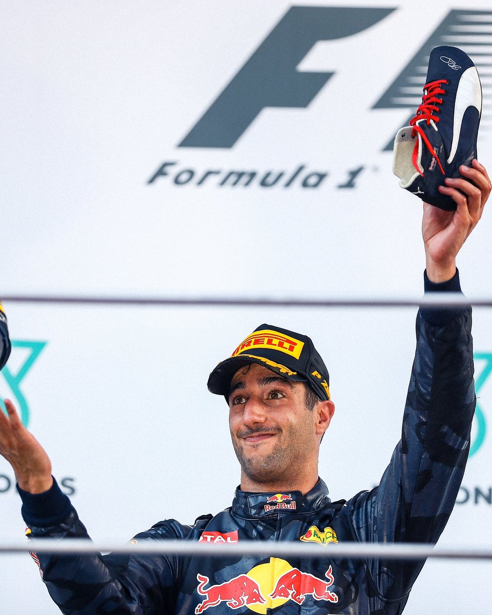 VerstappenCOM's tweet photo. Shoeyyyyy 👟🍾 You know it had to happen when sharing a podium with Daniel 🤷‍♂️

🔙 Malaysian GP, 2016 https://t.co/dxAqcQC10N