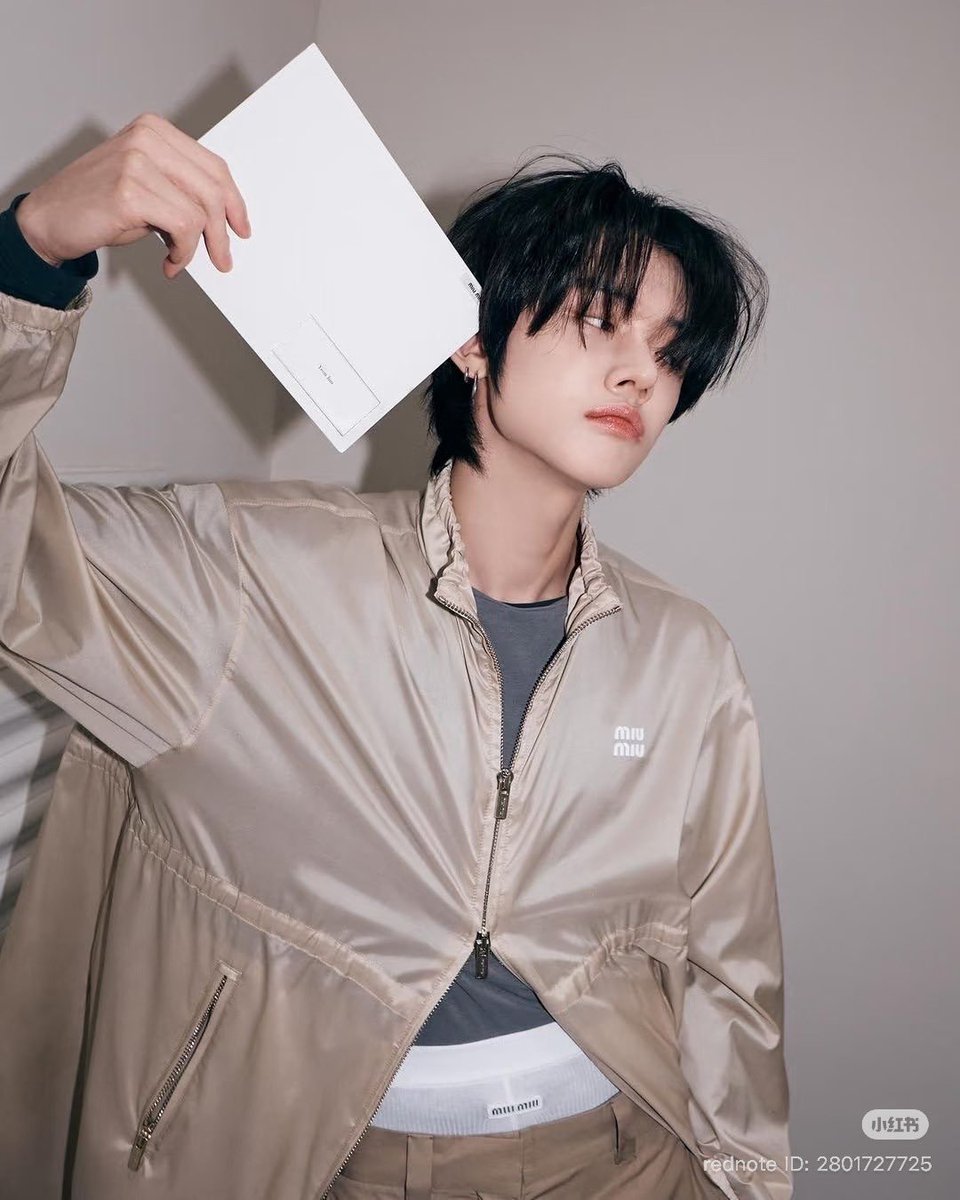 amandachoihi's tweet photo. Ahhh!! I remember it well: he posted this photo of the invitation from #MiuMiu to participate in the fashion show and he couldn't go...we already knew about their interest back then!!! https://t.co/Tp1qUxVbYb