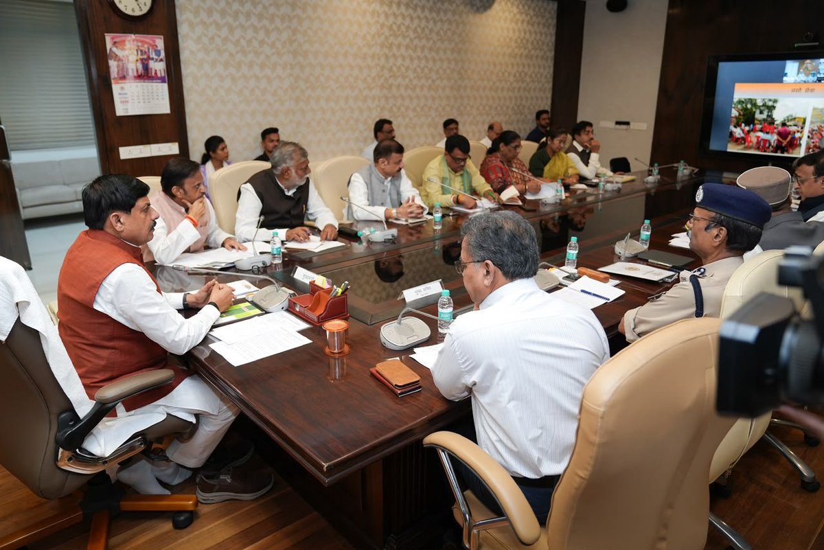VishvasSarang's tweet photo. देश के यशस्वी प्रधानमंत्री श्री नरेंद्र मोदी जी के जन्मदिवस 17 सितंबर से प्रारंभ हुए एक माह अवधि के ‘सेवा संकल्प अभियान’ के अंतर्गत संचालित कार्यक्रमों को लेकर आज मंत्रालय में माननीय मुख्यमंत्री डॉ. मोहन यादव जी की अध्यक्षता में आयोजित बैठक में सहभागिता की।
@narendramodi @DrMohanYadav51