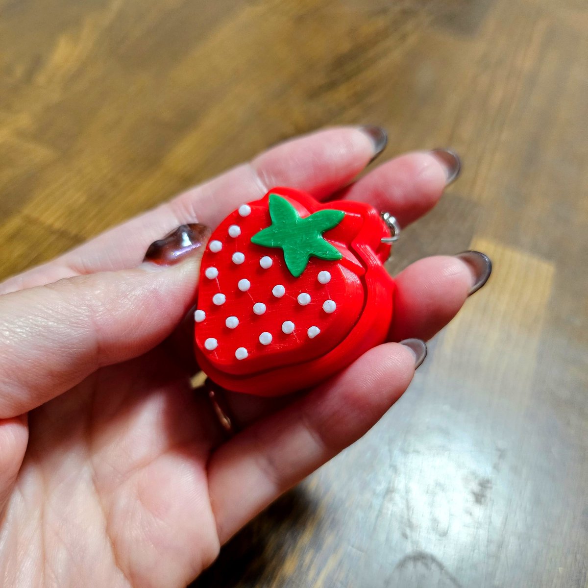 kimura_knit's tweet photo. スリコで手に入れた苺クリッカー最高。 https://t.co/z5In7QHLls