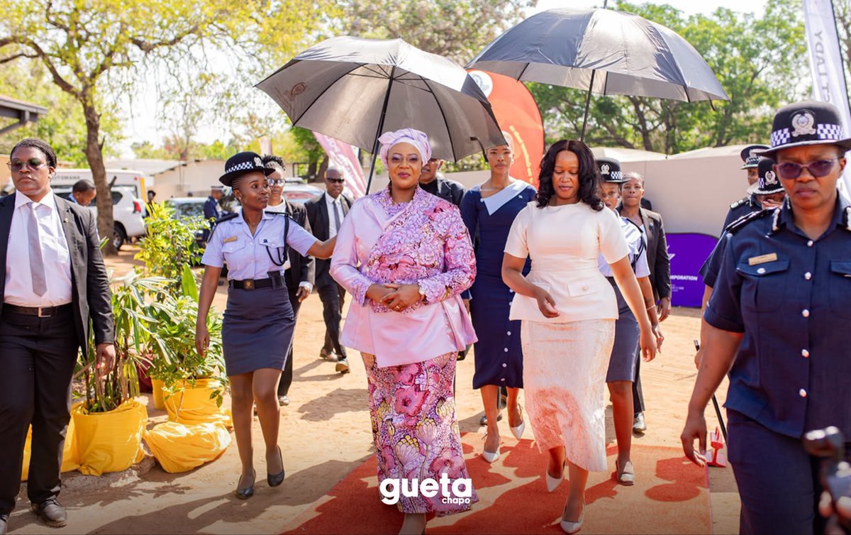 Guetachapo's tweet photo. Em Gaborone, ao lado da minha irmã, Primeira-Dama da República de Botswana, Kaone Tumalano Boko, participámos num almoço de angariação de fundos destinado a apoiar mulheres vítimas de violência.

#ProtecçãoDasMulheres #JuntosSomosMaisFortes https://t.co/4io2GroP7t