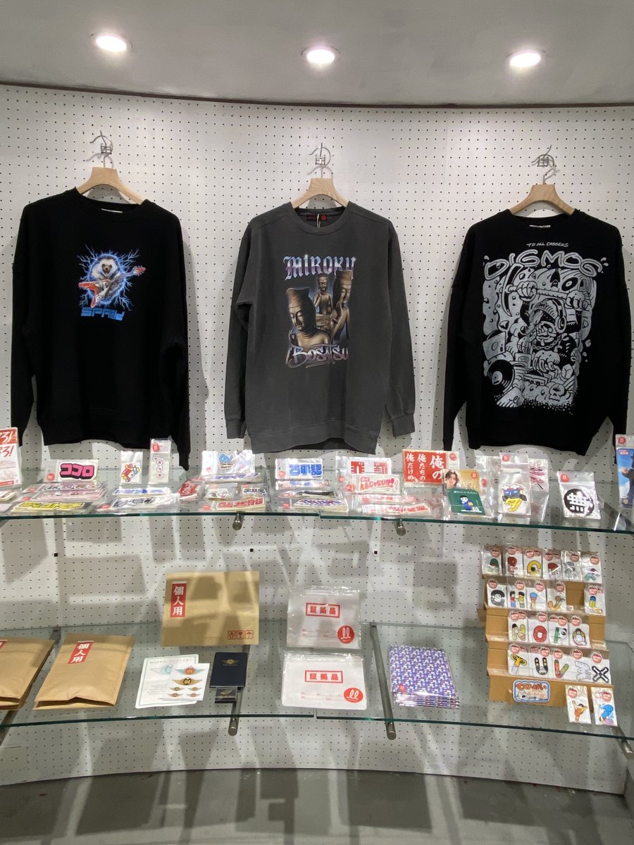 amahisa's tweet photo. 設営完了〜〜〜〜!!😭😭😭😭😭
今回も圧倒的物量でお迎え致します。BEAMS JAPAN 新宿4F！来夢来人POPUPは明日から！何卒⚡️⚡️⚡️⚡️⚡️

BEAMS公式 https://t.co/j5nLrtPgwe https://t.co/EJUoA1yBxI