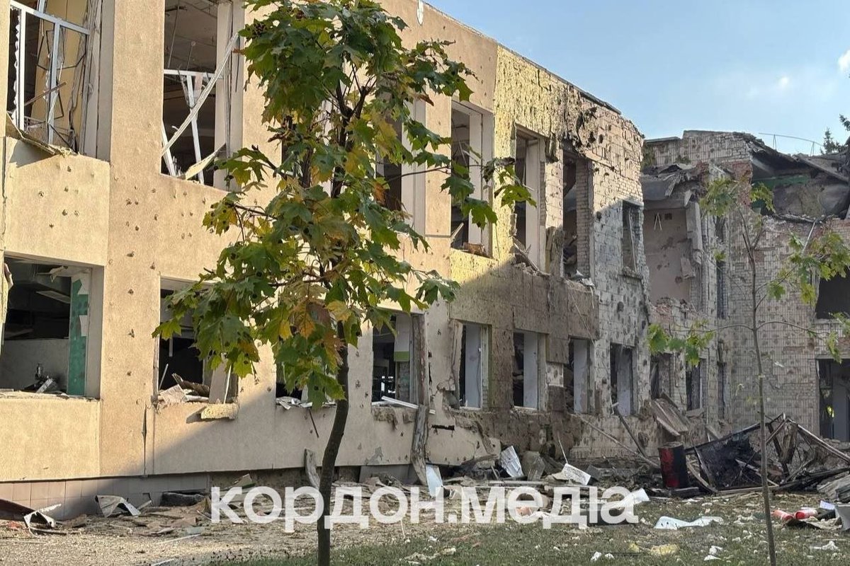 _bimzh's tweet photo. русня в'їбала кабом по школі. там були діти, які, на щастя, були в укритті і не постраждали

країна-гній https://t.co/KTDv2dNyUH