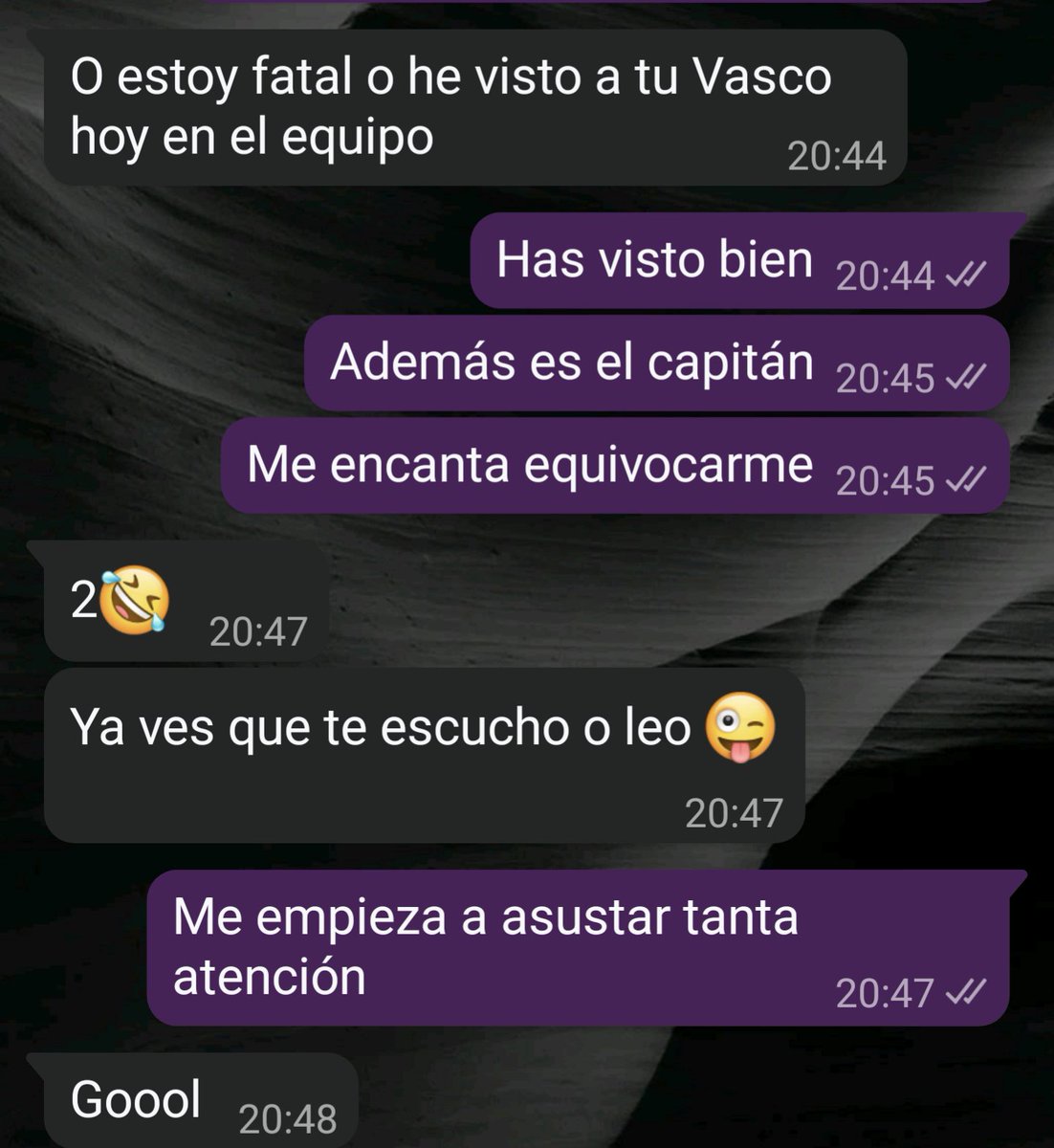 Mary29deA's tweet photo. Conversación con mi mejor amiga. En junio vio su primer partido de fútbol presencial. https://t.co/zcWsRcIpr9