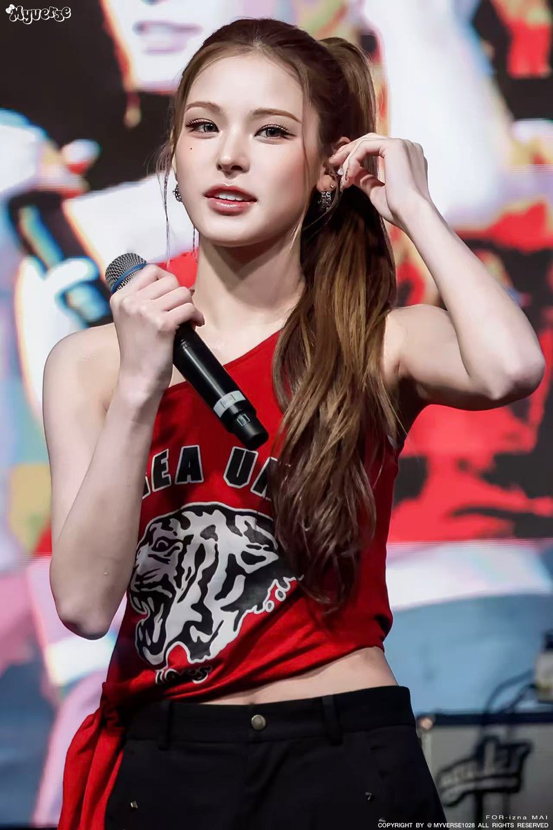 TOMIOKAMAIfr's tweet photo. 📸 › PHOTOS — 29.09.26

➜ MAI sur la scène du festival universitaire de Korea University

© MYVERSE1028

⊹ #마이 #MAI #TOMIOKAMAI #冨岡まい #IZNA #이즈나 https://t.co/wLZqc0ZkJe