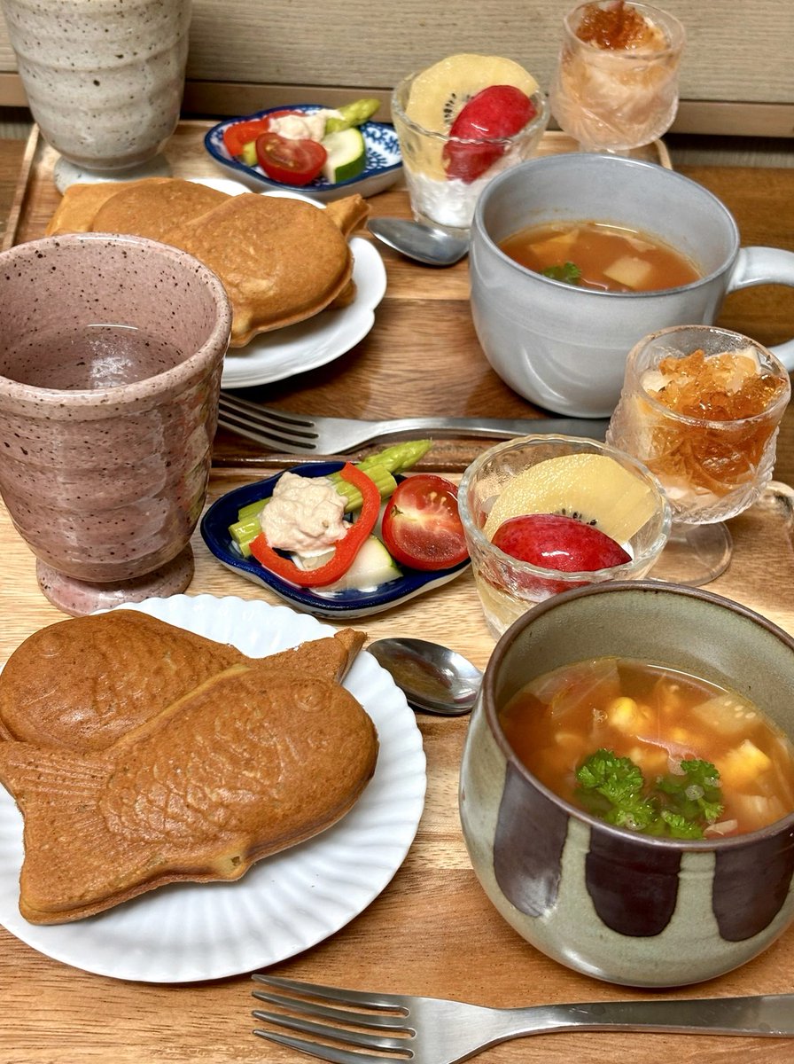 tapoooon1's tweet photo. ときには....休むことも必要さ....
どうかみんなの明日がいい日になりますように。
あわよくば可愛い女の子がパンを咥えて走ってぶつかってきますように....
また明日っ https://t.co/p16vnQ3V8c