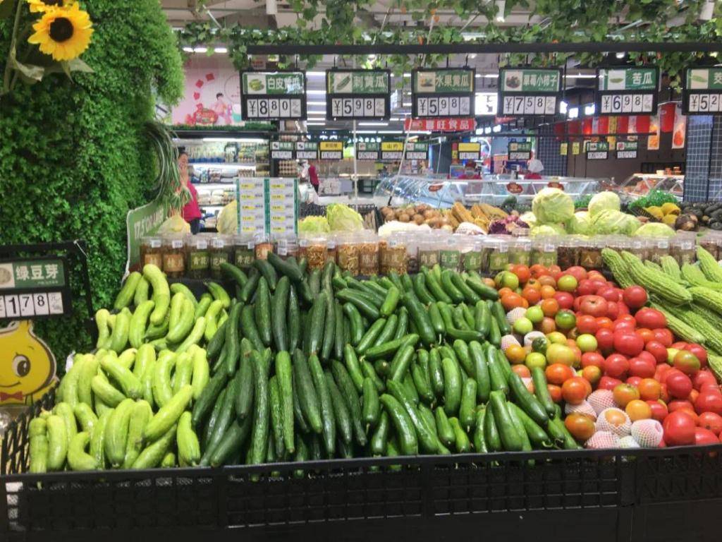 ParkerPolluk54's tweet photo. Novedad en el mercado: tomates cherry jugosos, espinacas frescas y pan integral sin azúcar, todo listo para tu compra semanal! https://t.co/8JfbGxauum